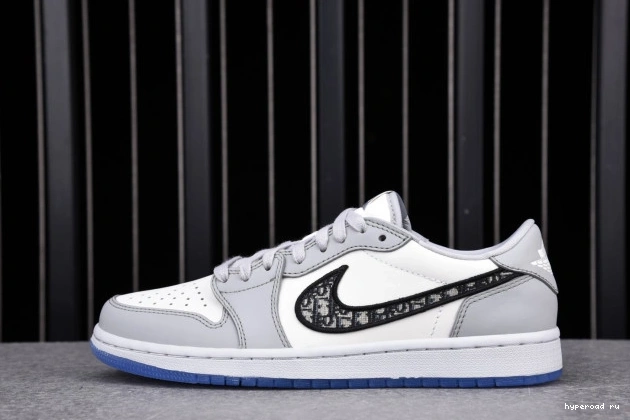 1 LOW shoe X CN8607-002 (DR OG box) JORDAN DR 0522